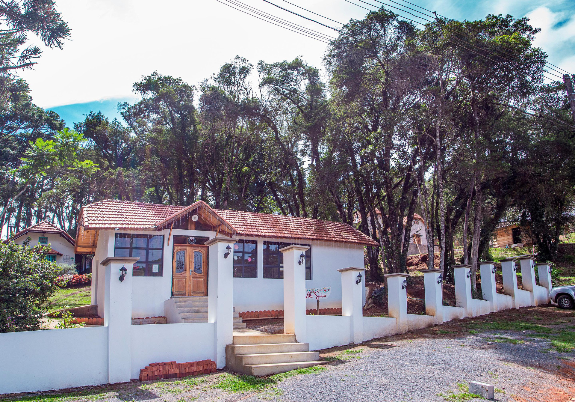 image-housing-carousel