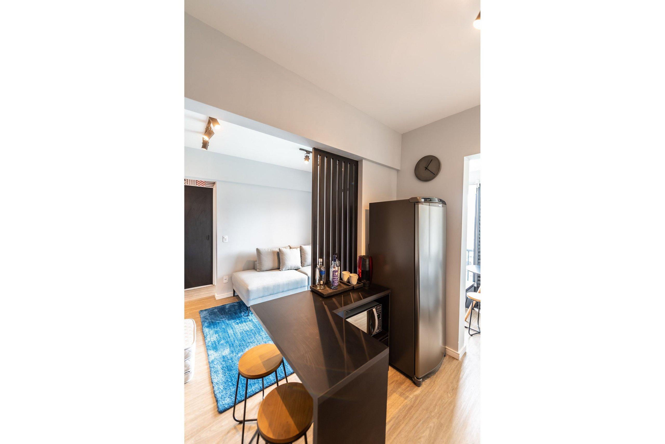 image-housing-carousel