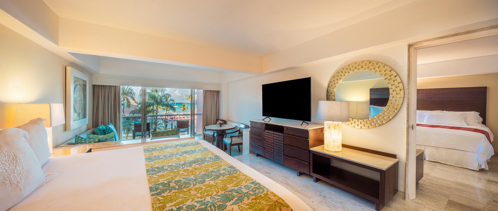 Ocean Front Two Bedroom Family and Friends Suite (1K+2Q)