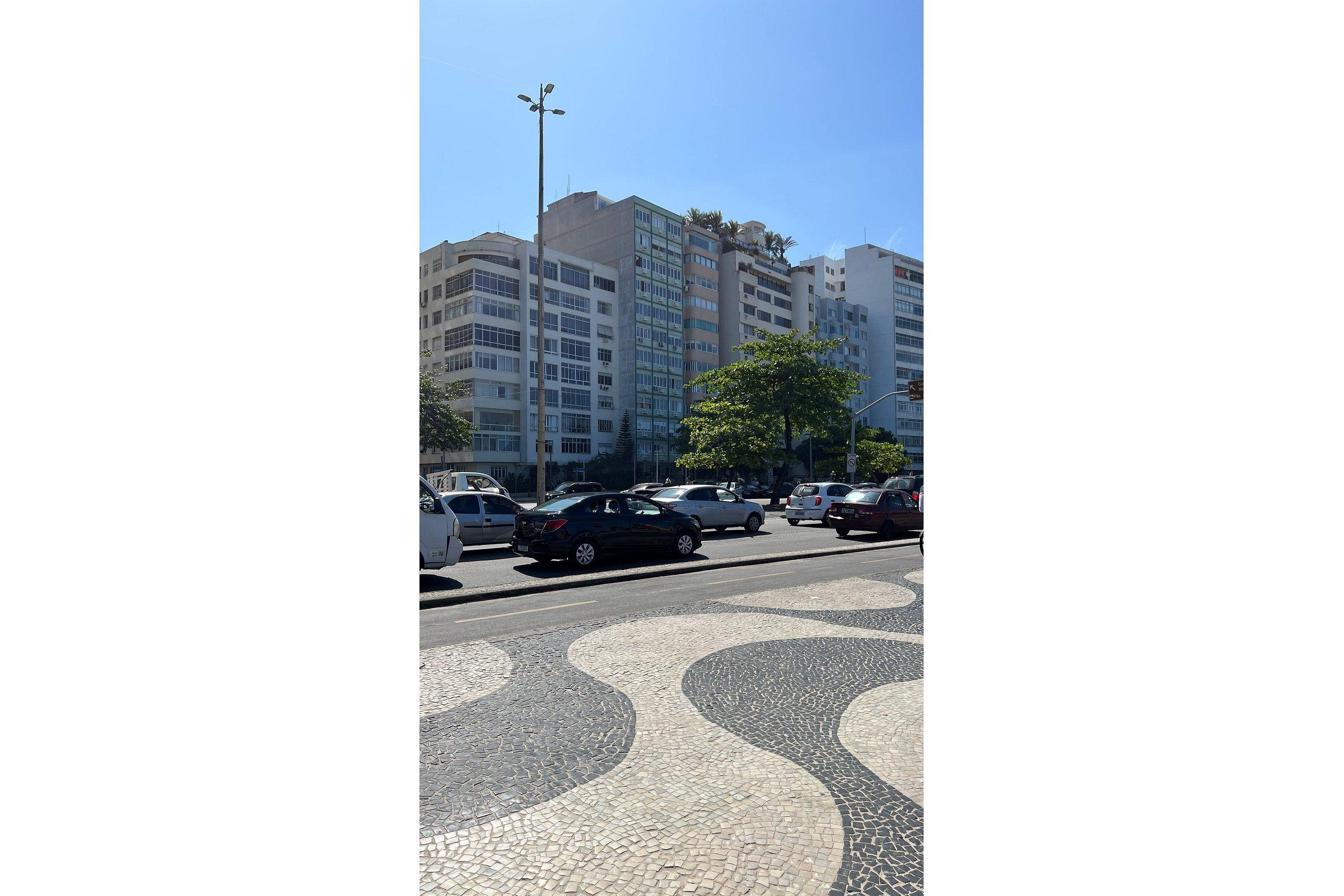 image-housing-carousel