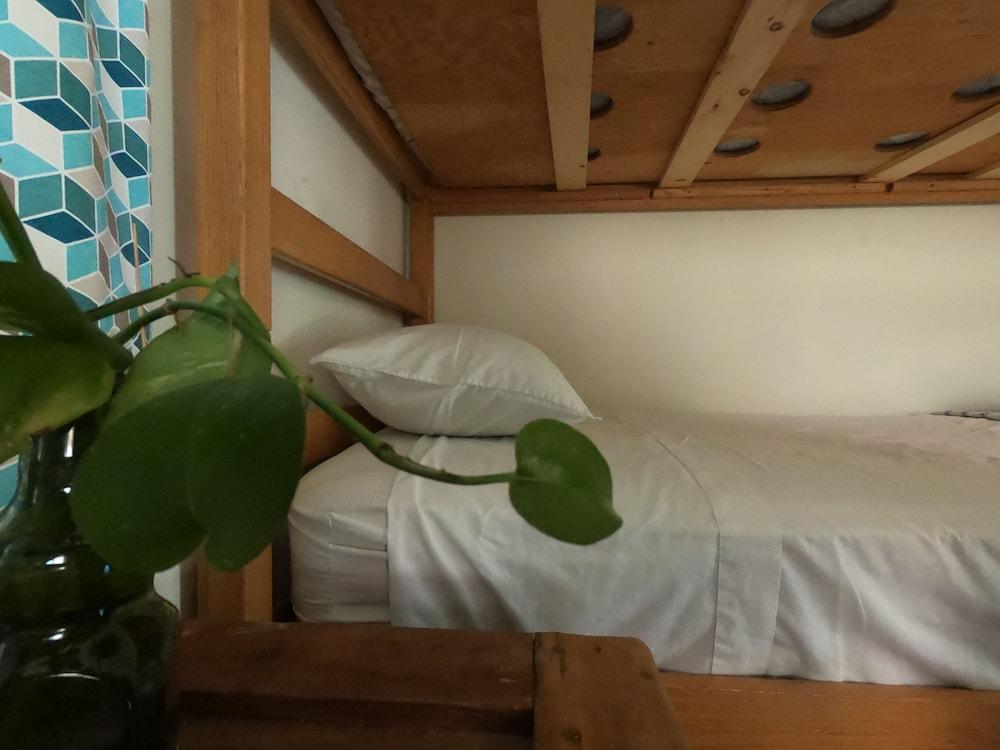 image-housing-carousel