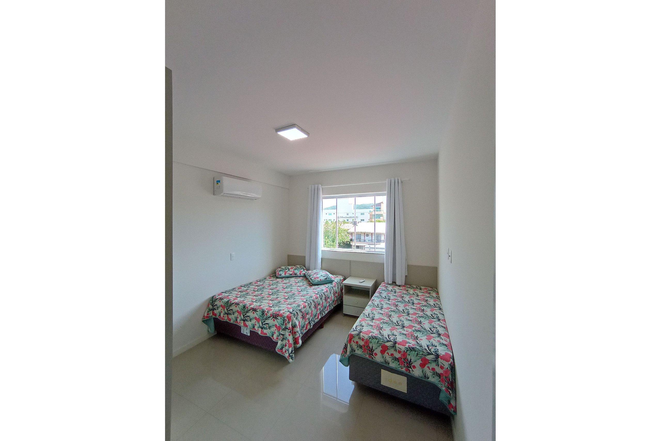 image-housing-carousel