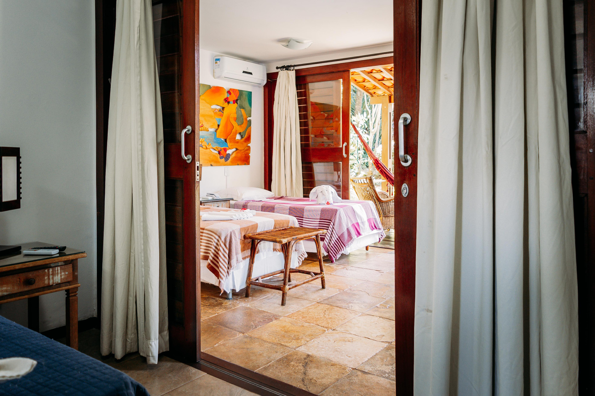 image-housing-carousel