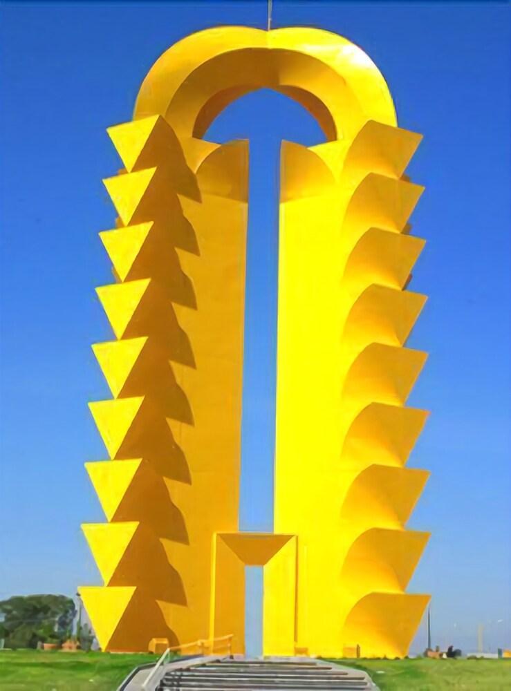 image-housing-carousel