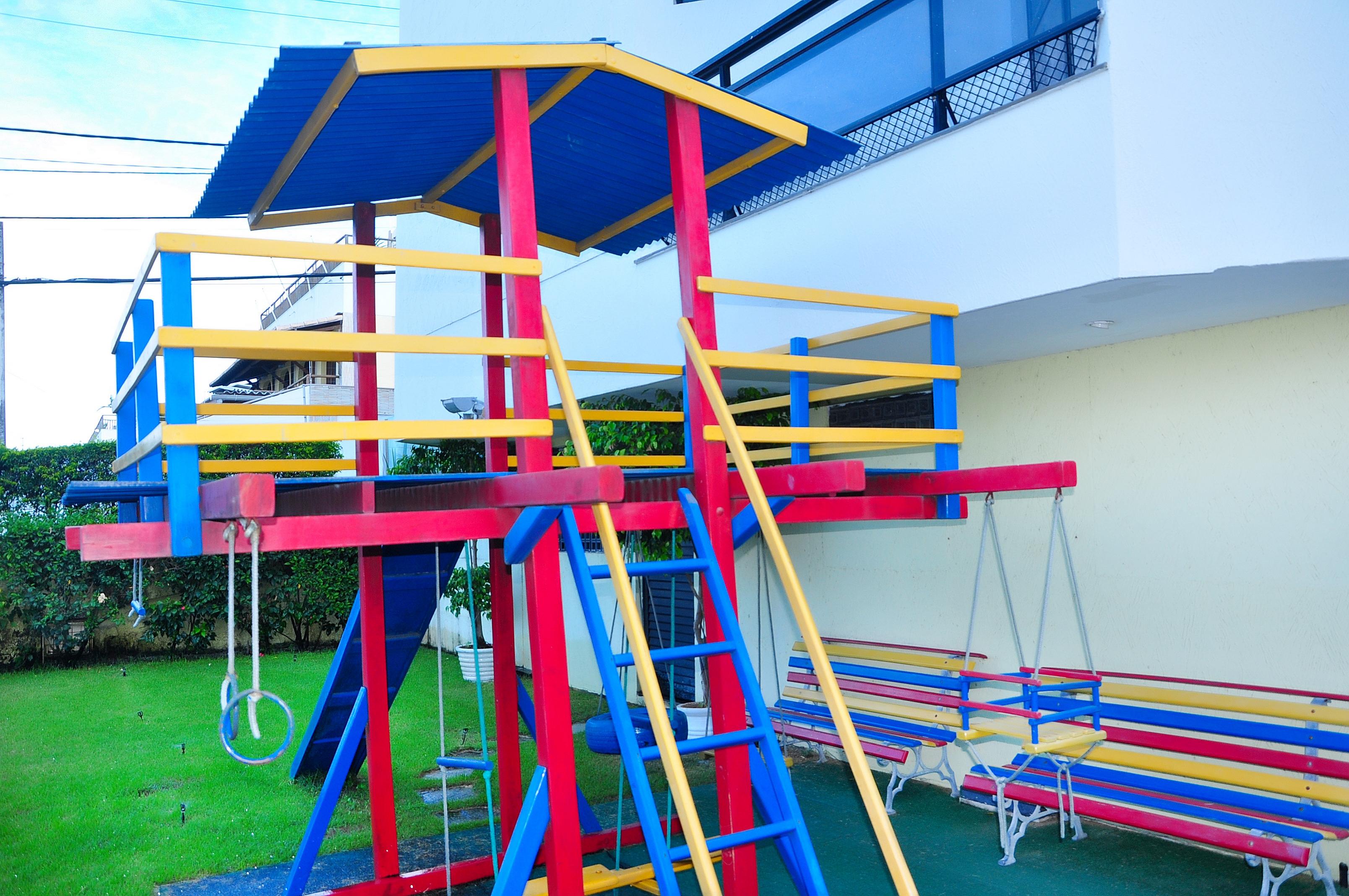image-housing-carousel