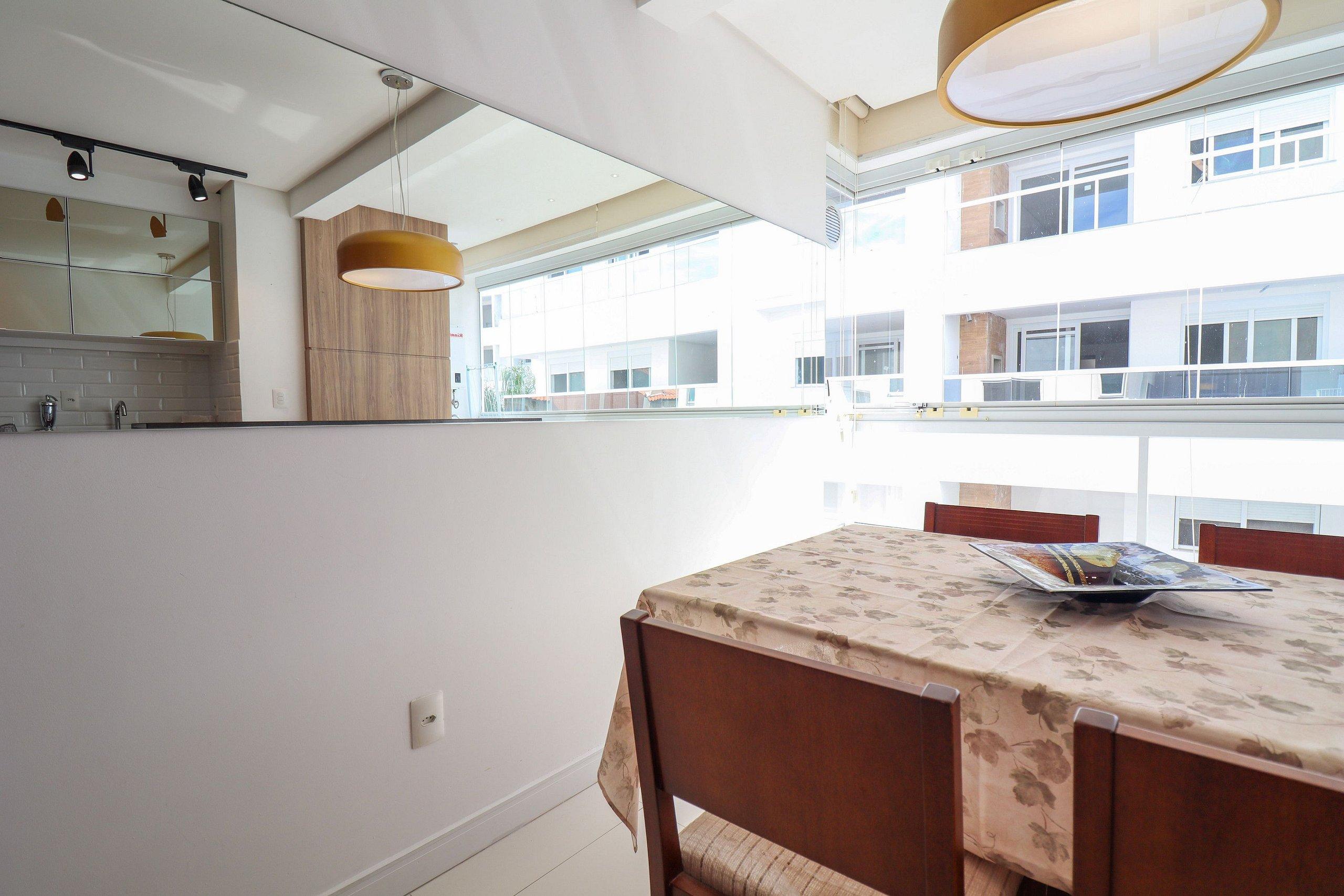image-housing-carousel