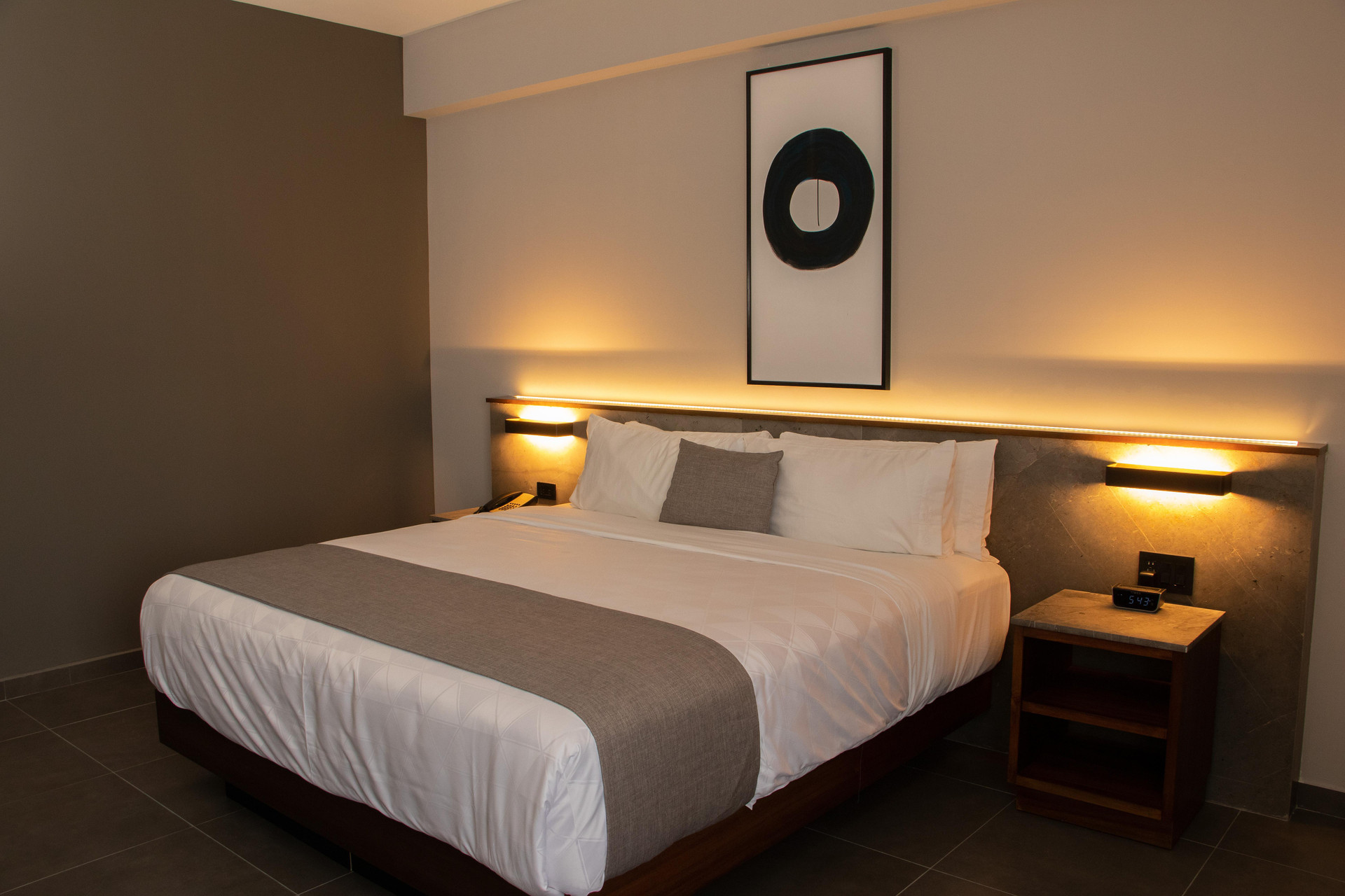 Deluxe Room King City View