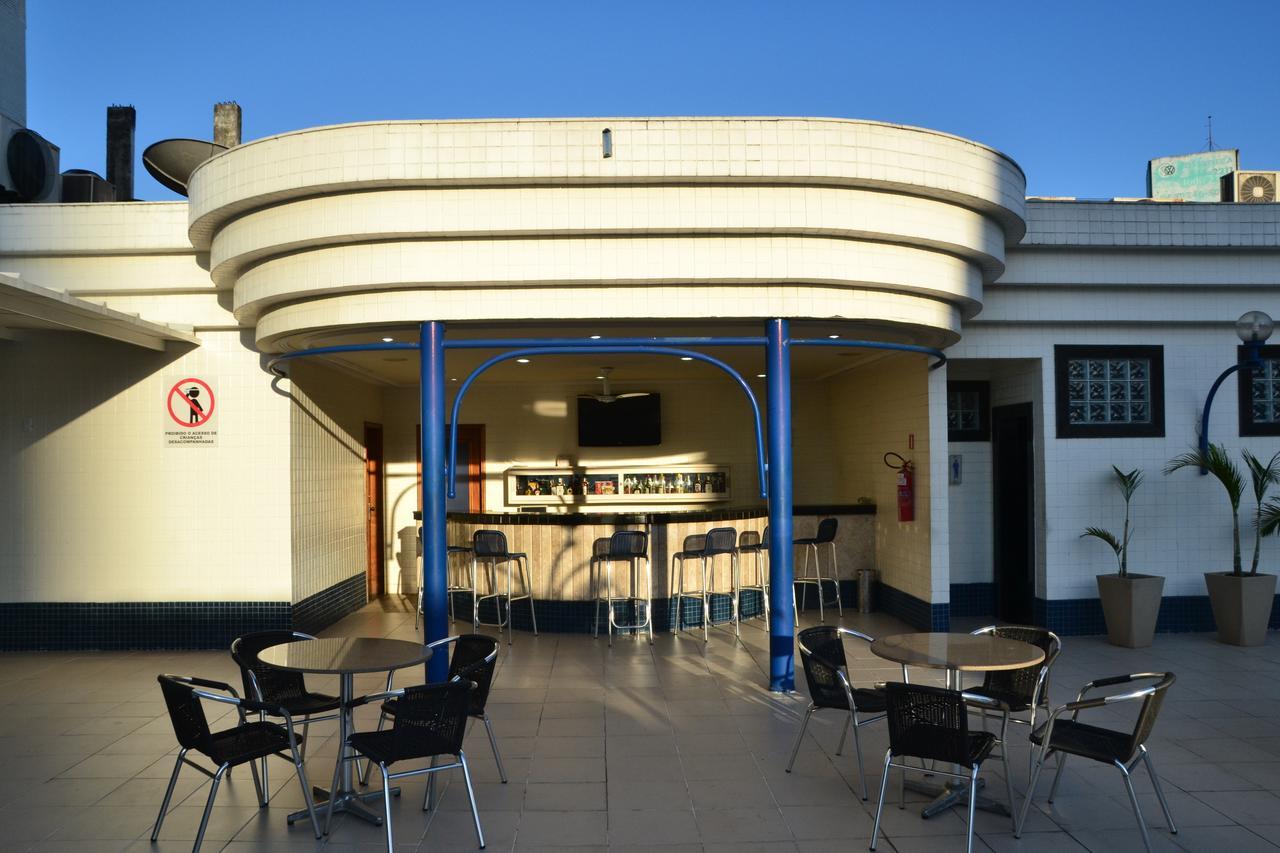 image-housing-carousel