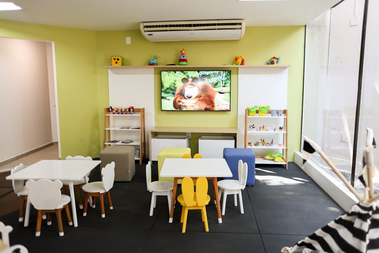 image-housing-carousel