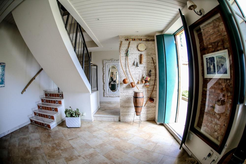 image-housing-carousel