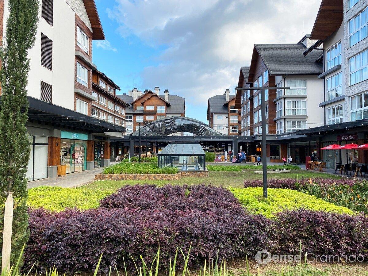 image-housing-carousel