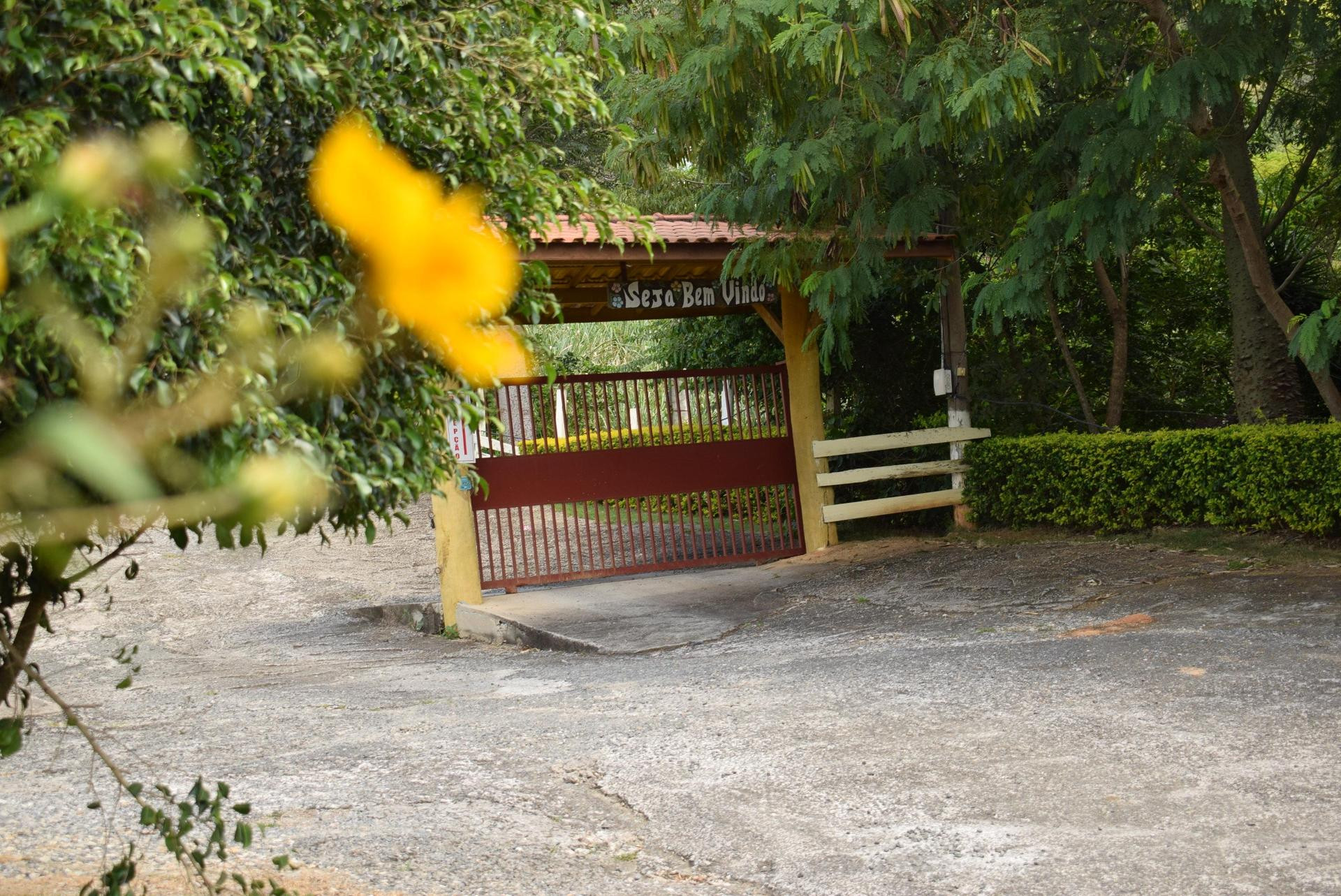 image-housing-carousel