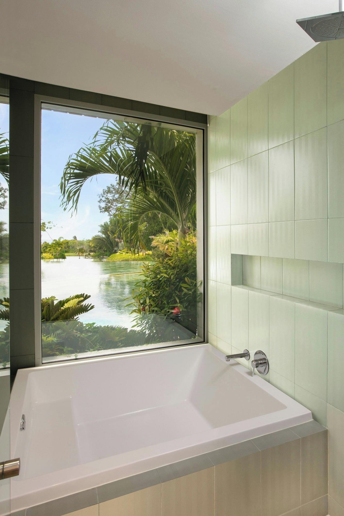 Spectacular Escape, Guest room, 1 King, Lake view