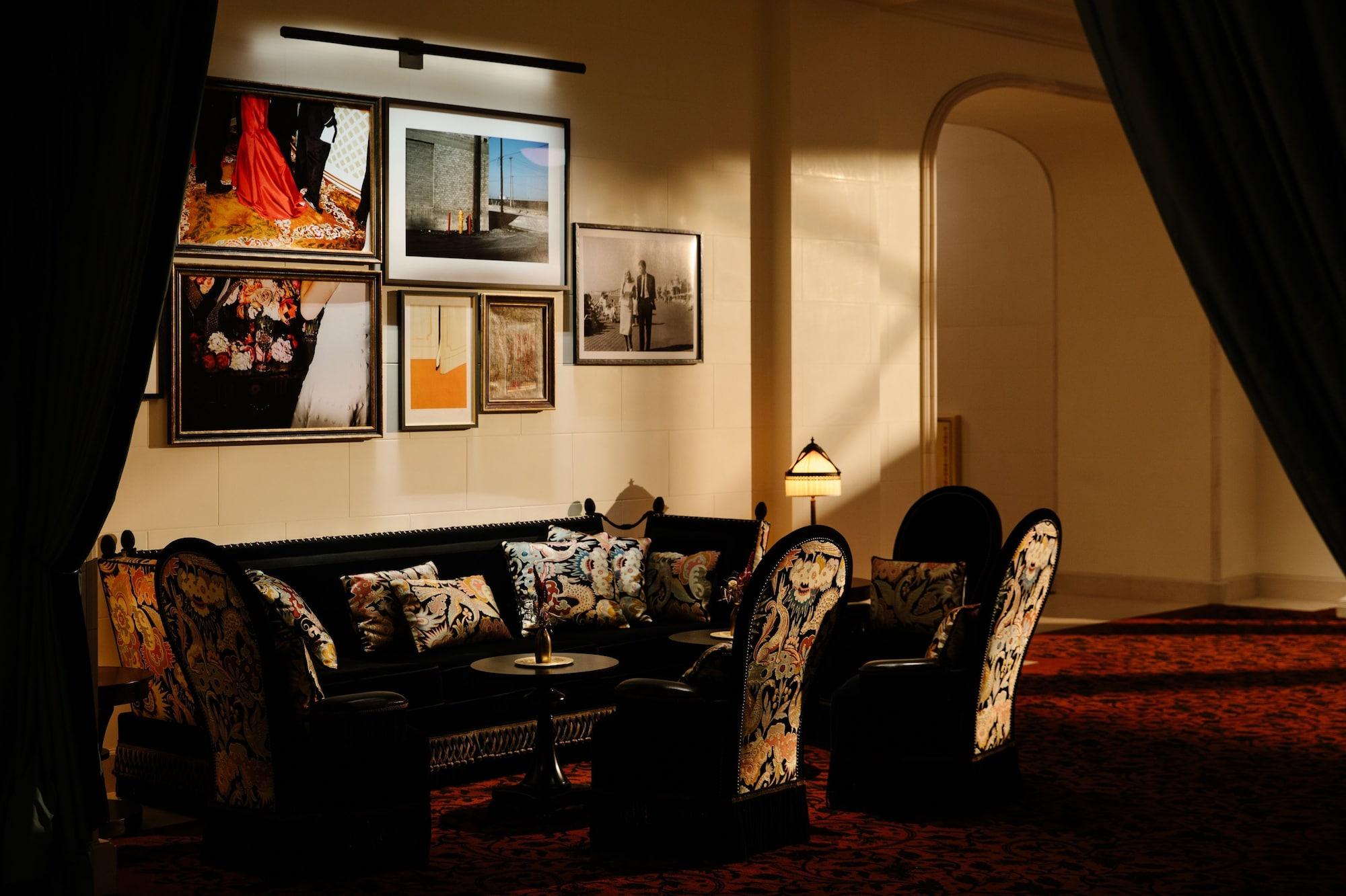 image-housing-carousel
