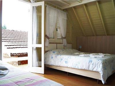 image-housing-carousel