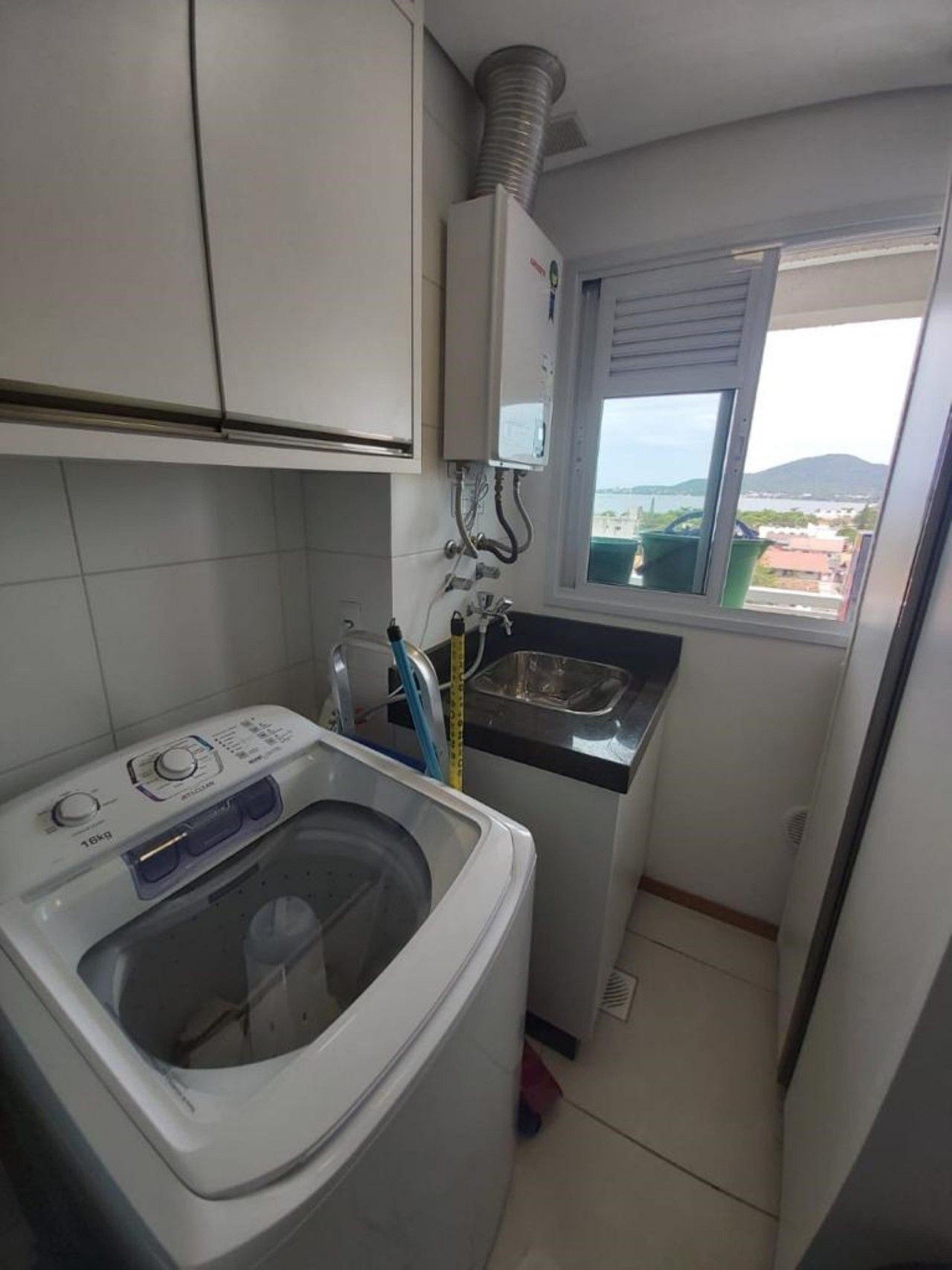 image-housing-carousel