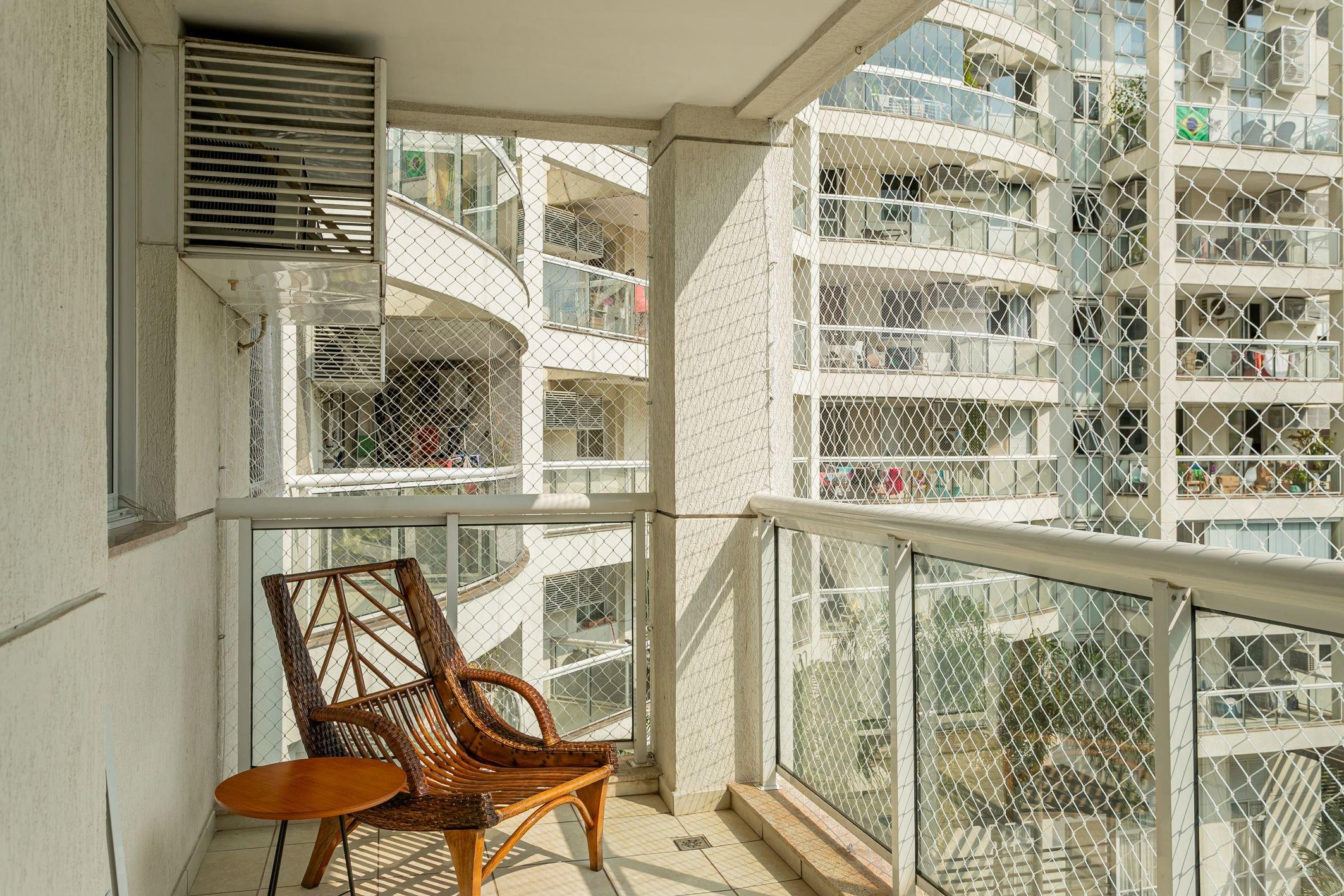 image-housing-carousel