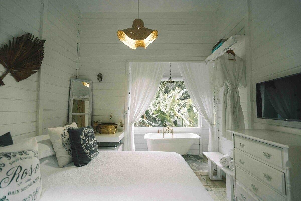 image-housing-carousel