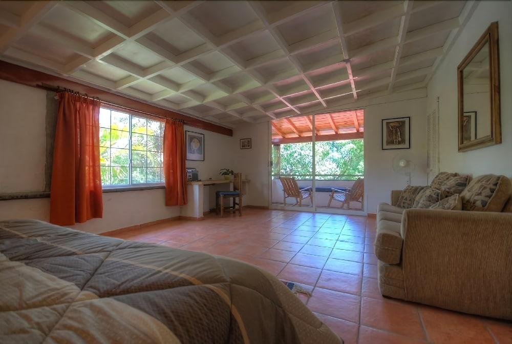 image-housing-carousel