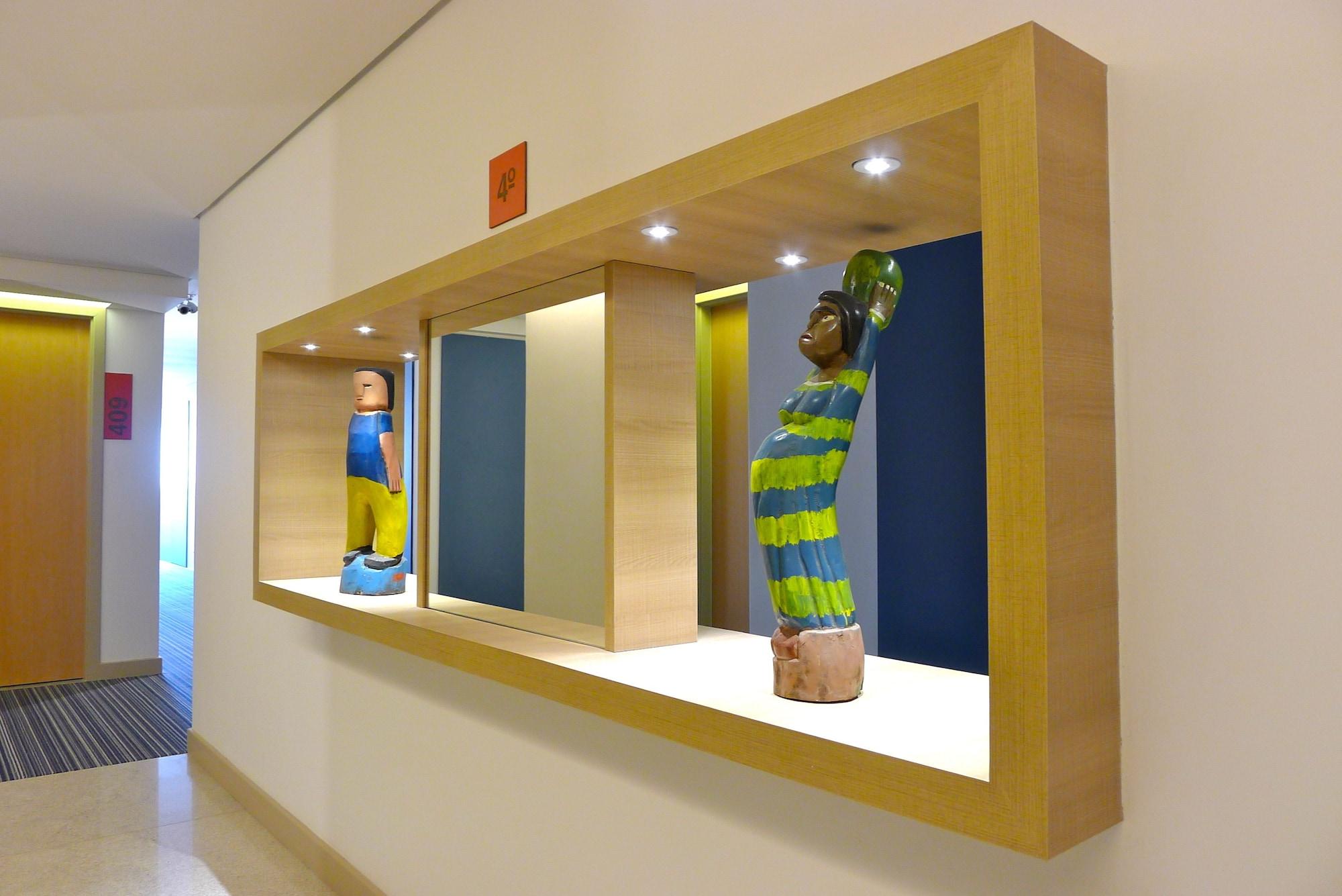 image-housing-carousel