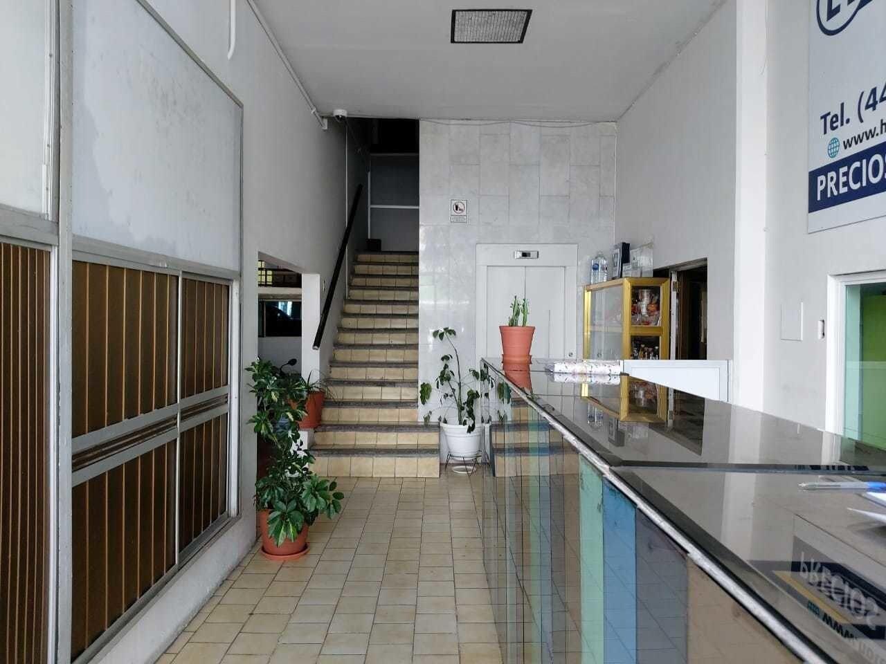 image-housing-carousel