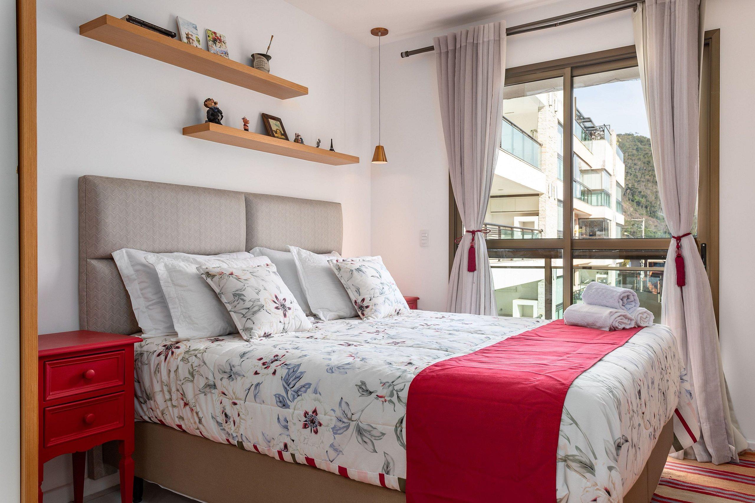image-housing-carousel