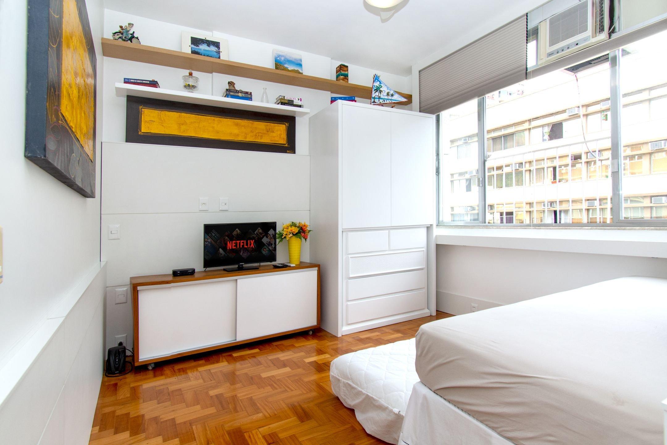 image-housing-carousel