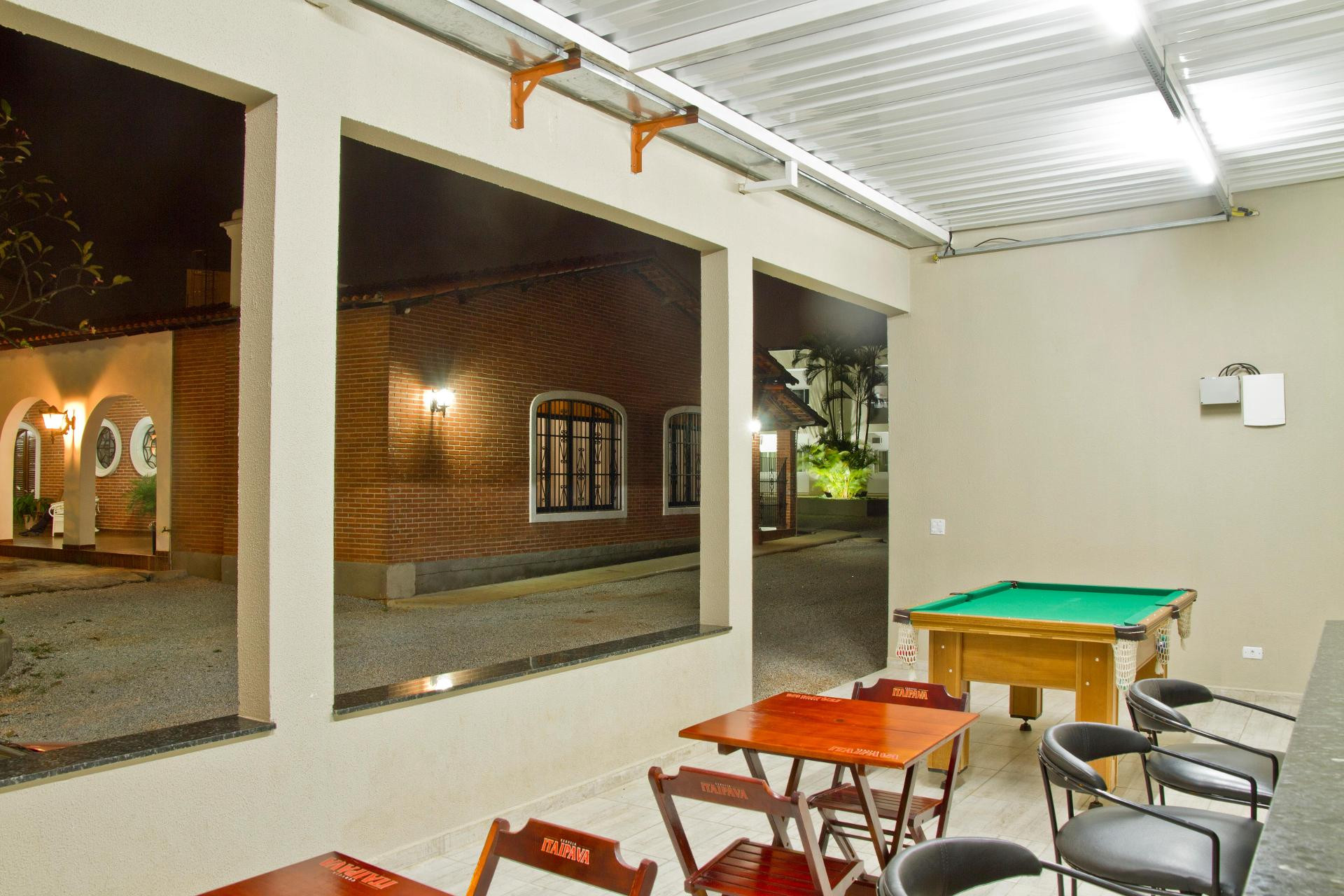 image-housing-carousel