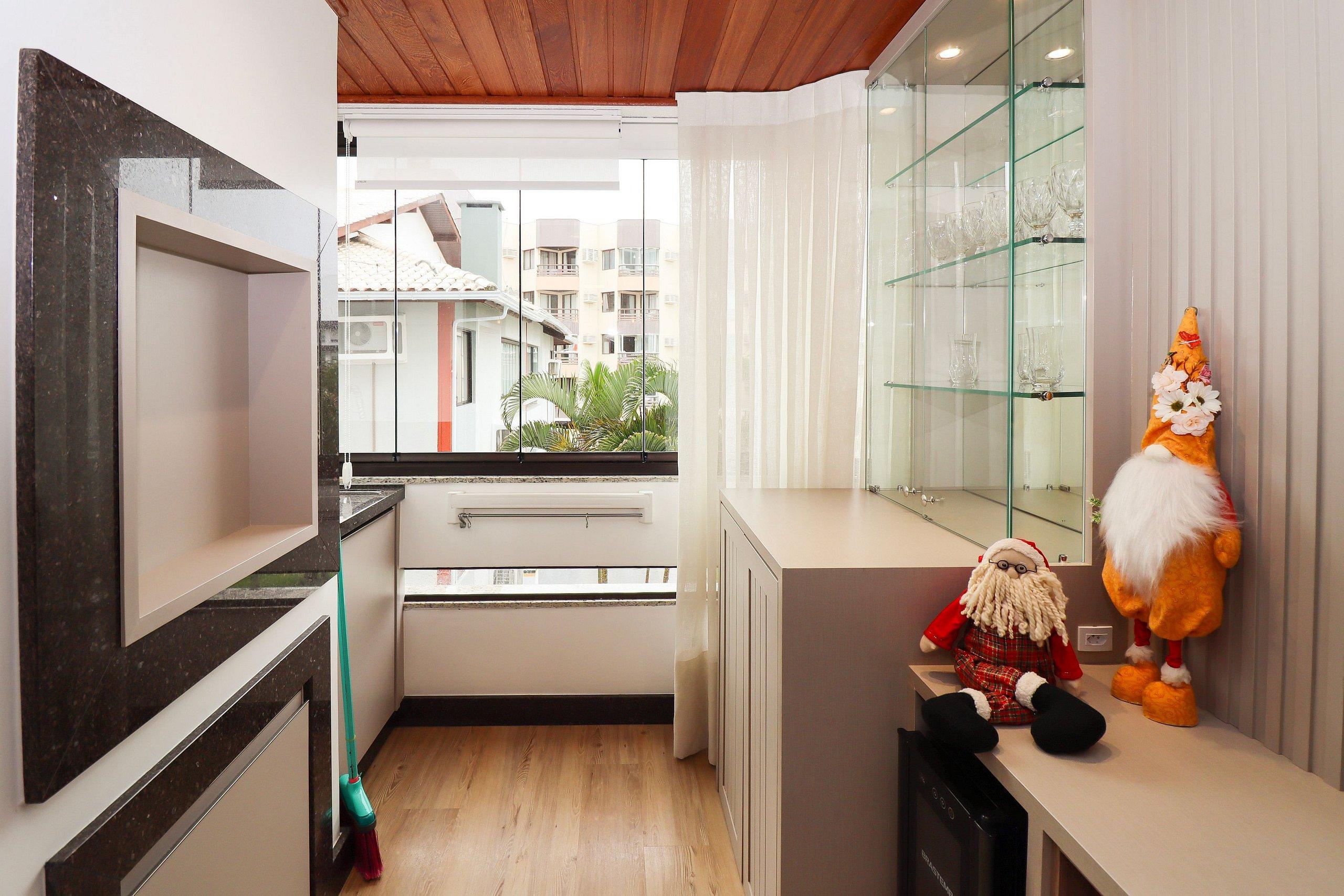 image-housing-carousel