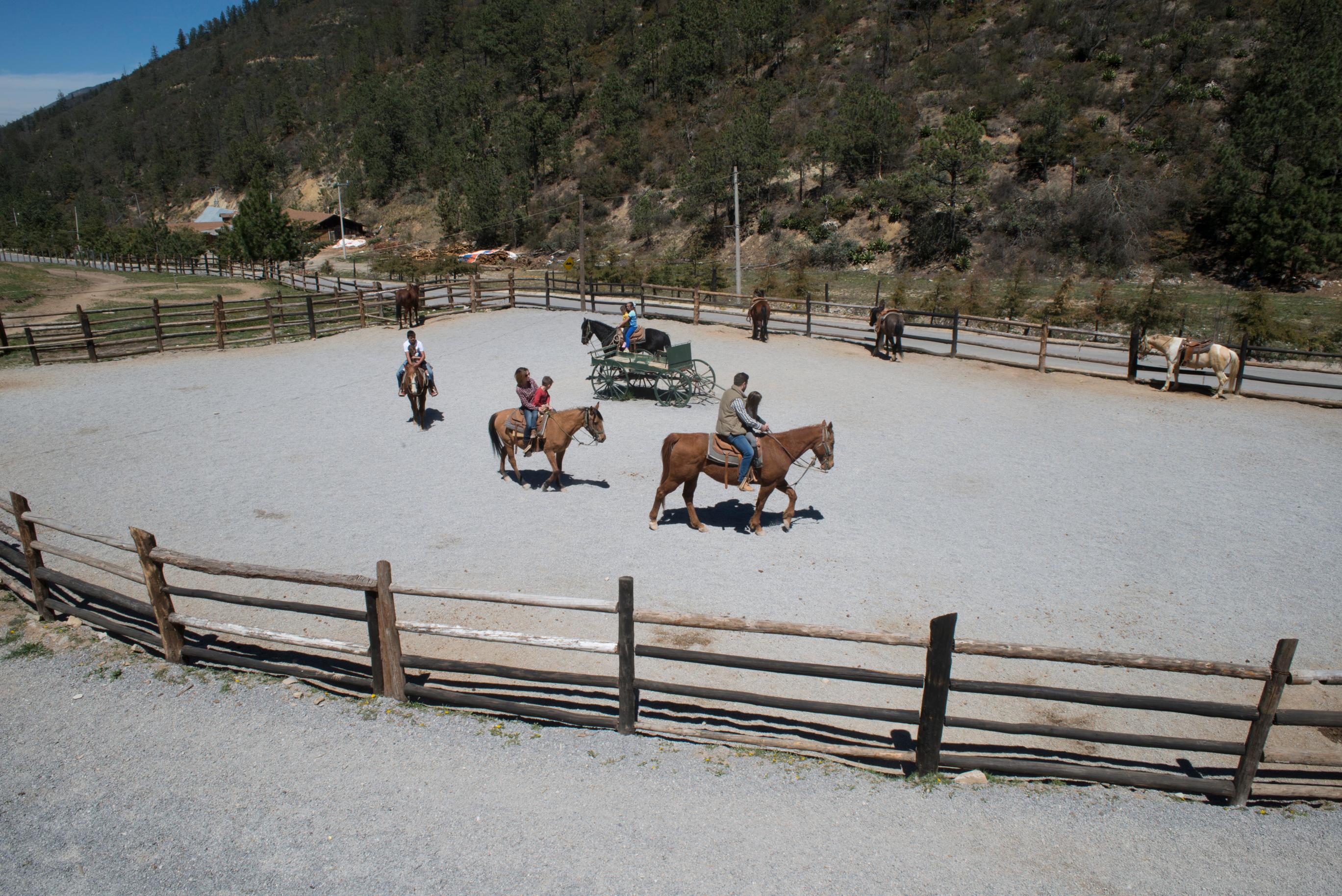 image-housing-carousel