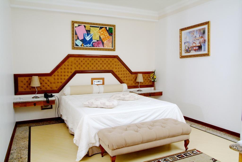 image-housing-carousel
