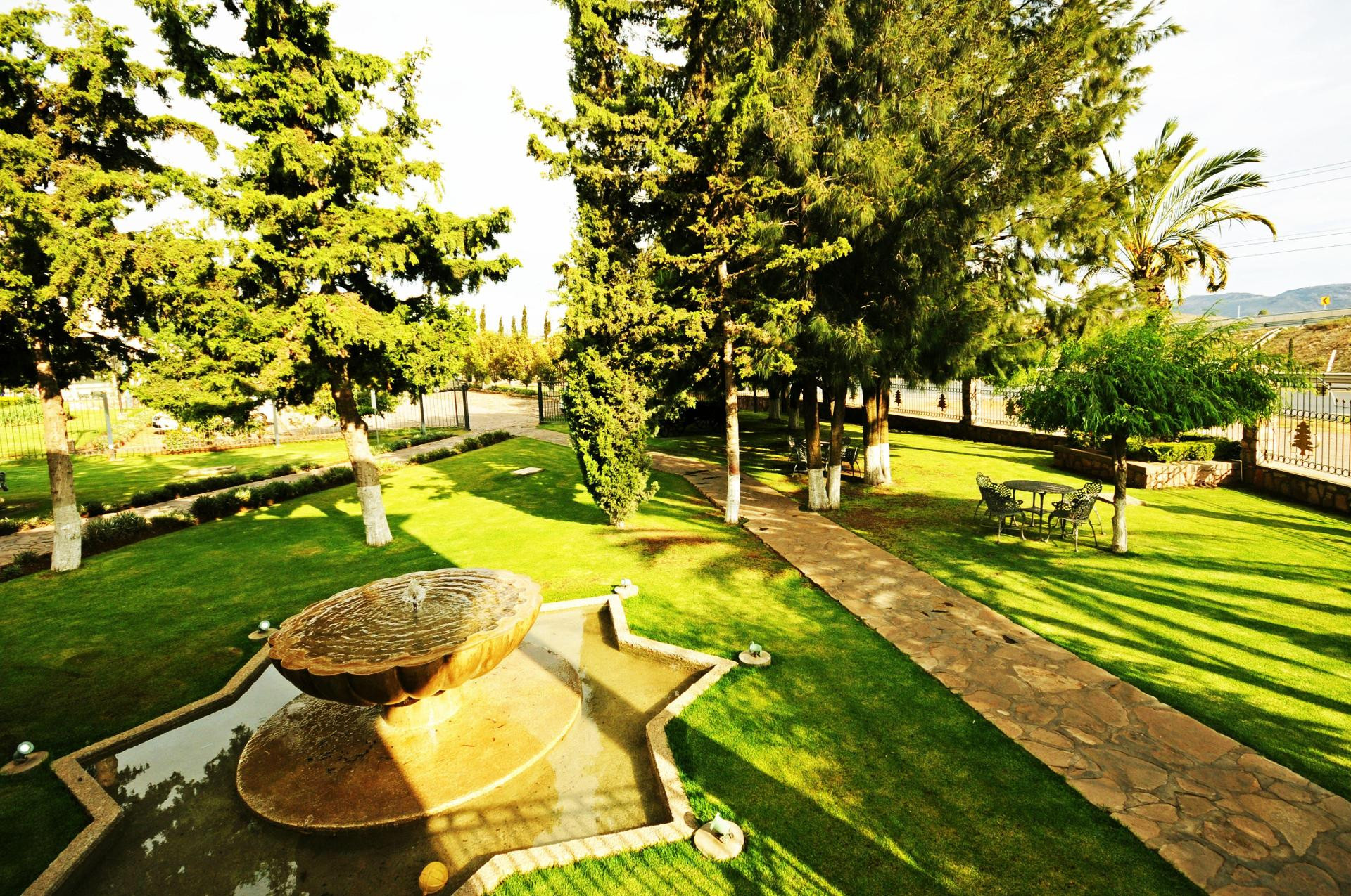 image-housing-carousel