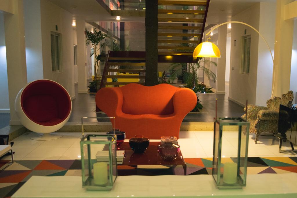 image-housing-carousel