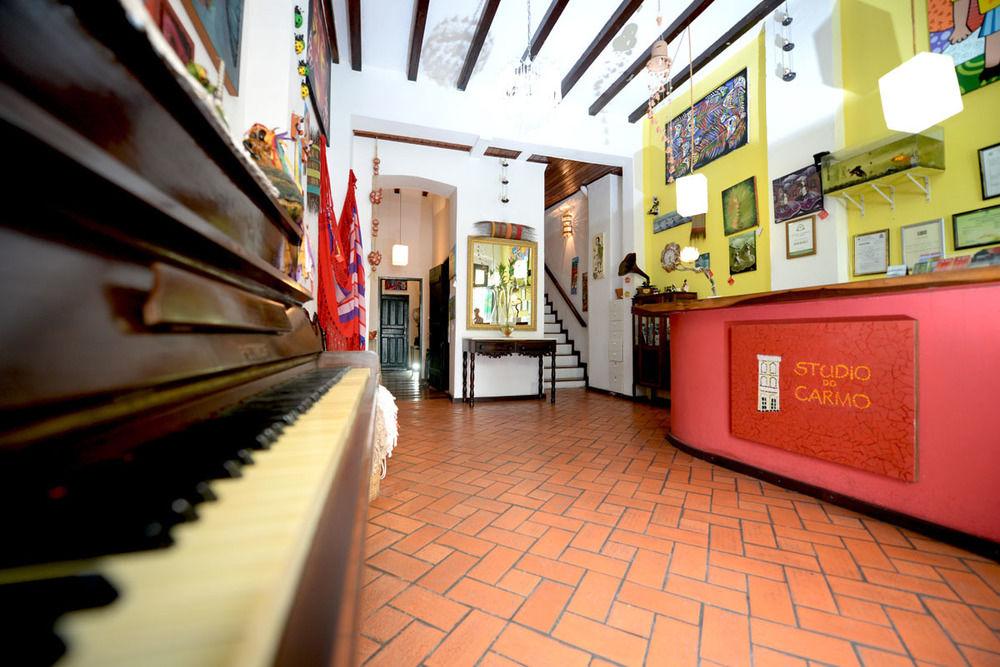 image-housing-carousel