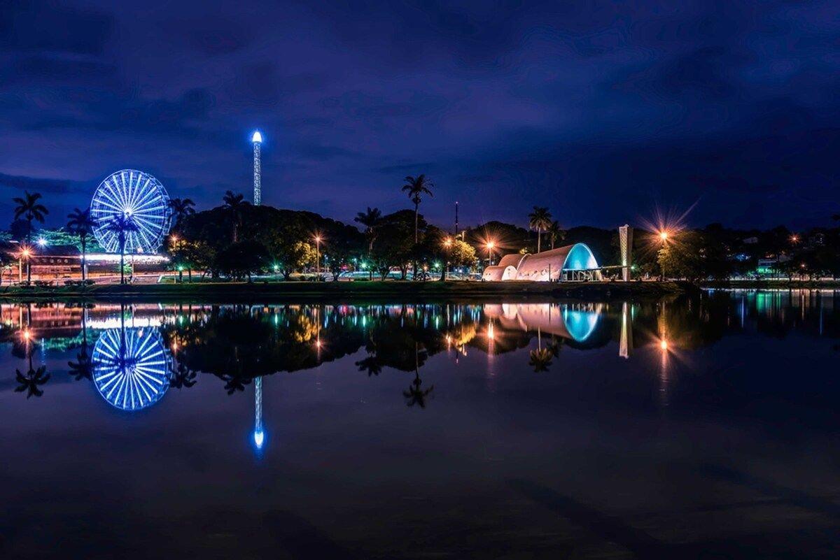 image-housing-carousel