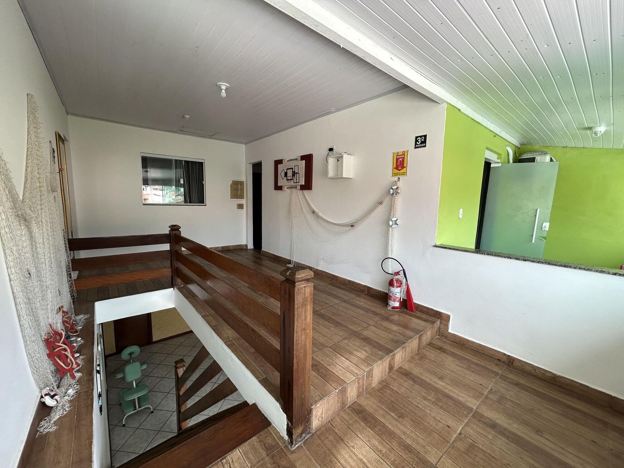 image-housing-carousel
