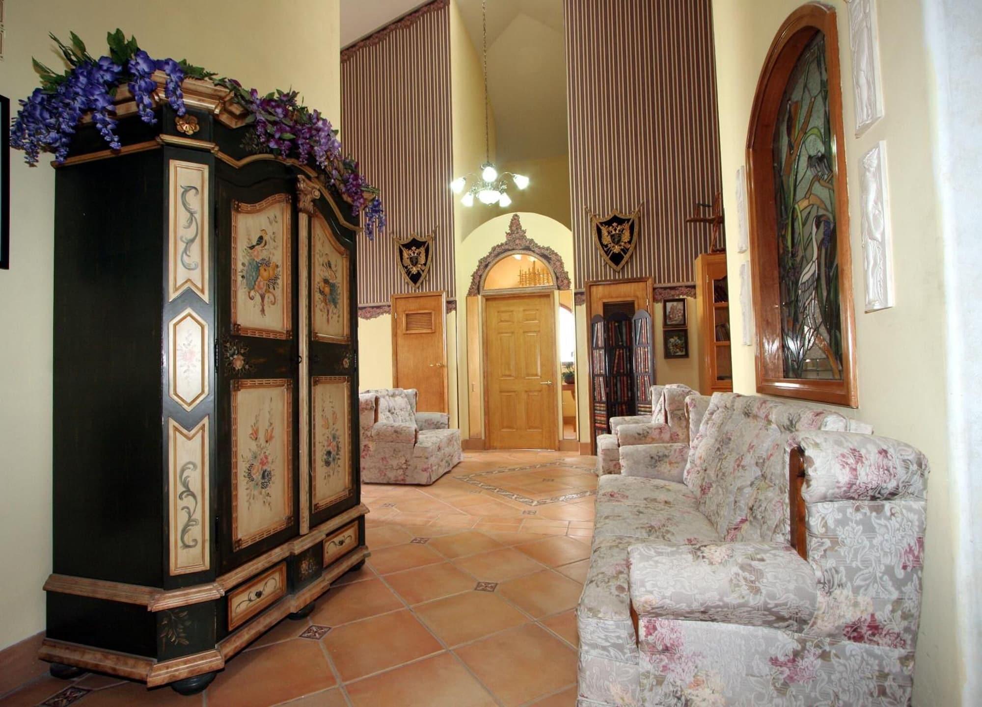 image-housing-carousel