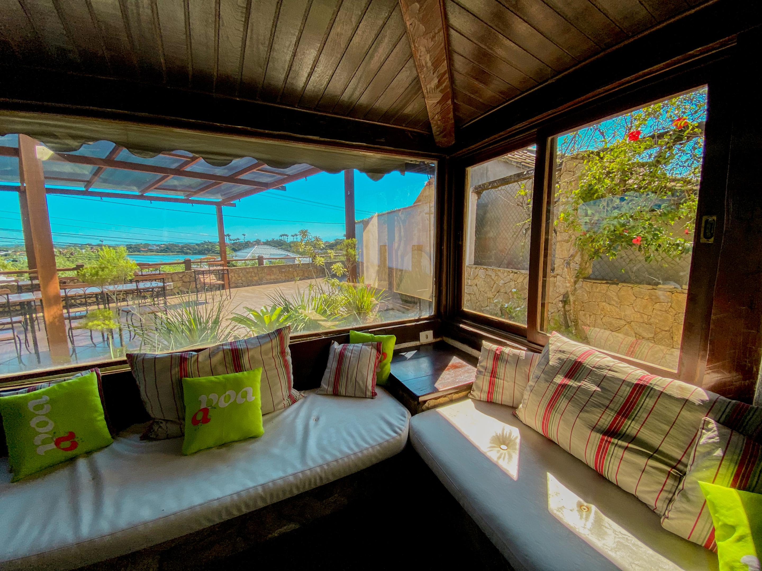 image-housing-carousel