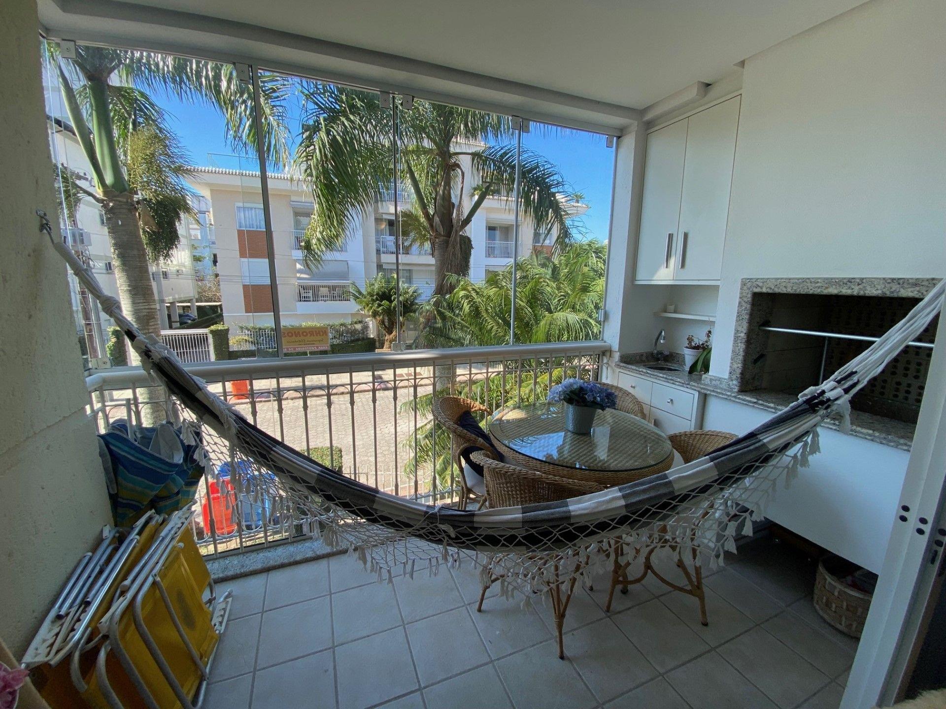 image-housing-carousel