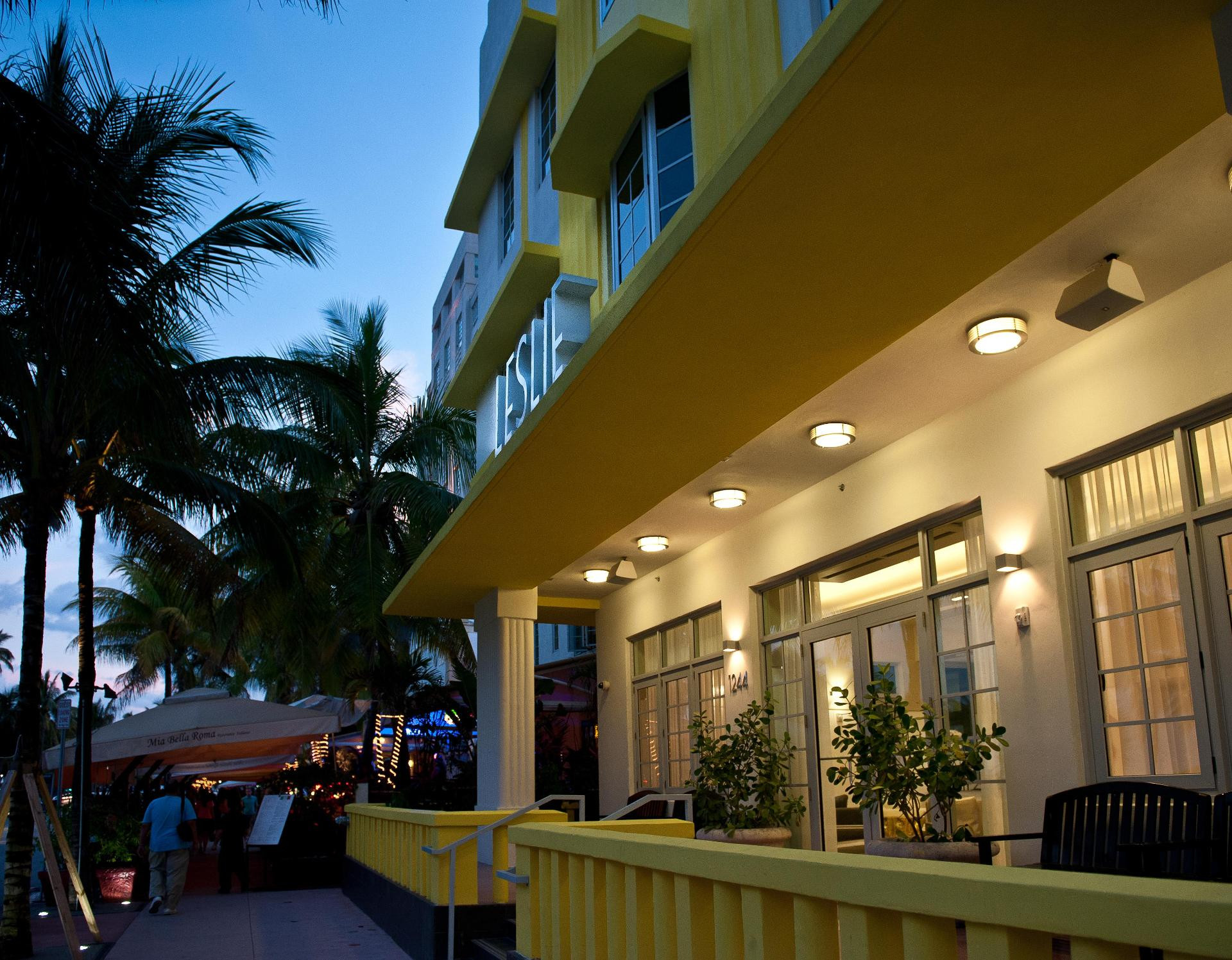 image-housing-carousel