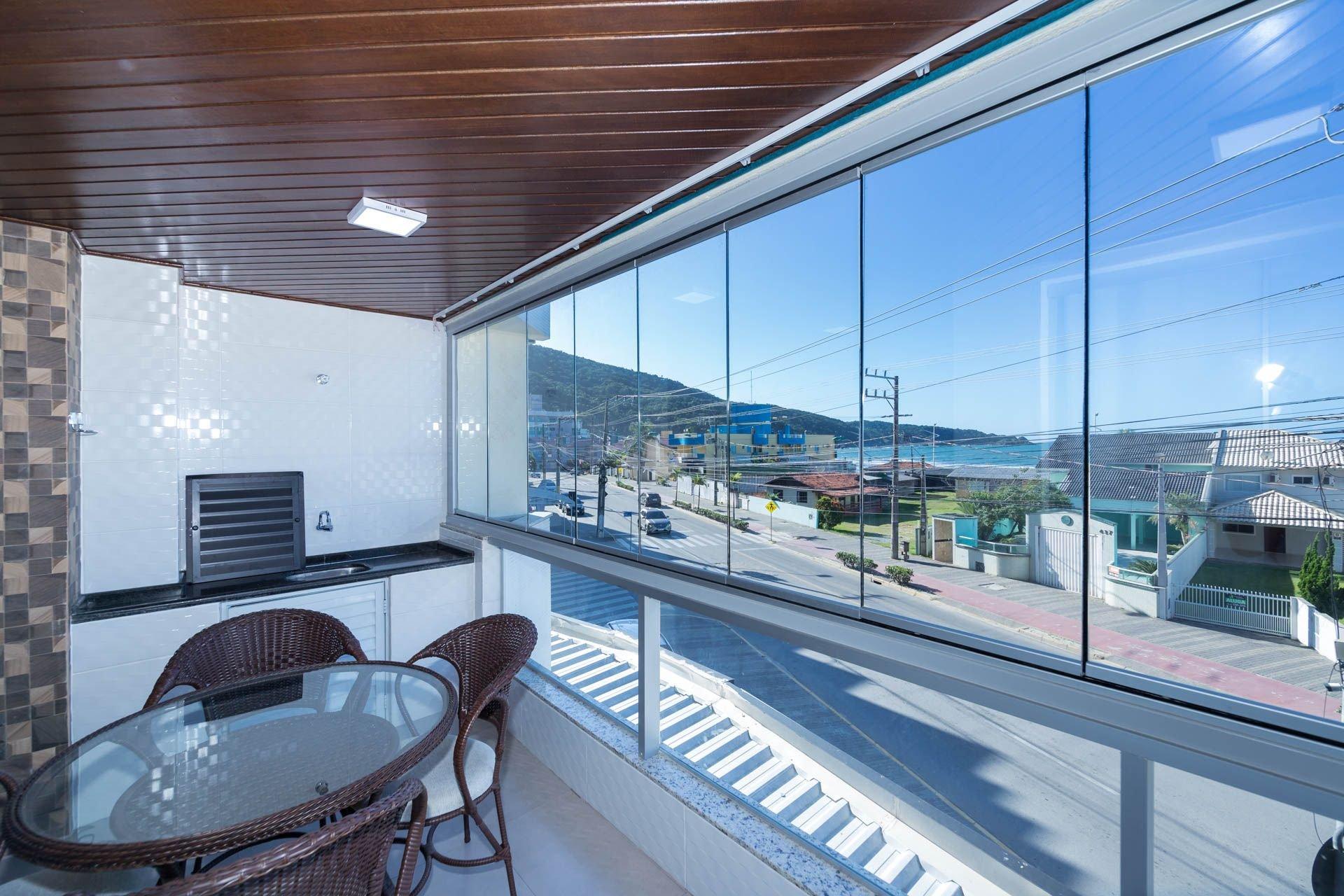 image-housing-carousel