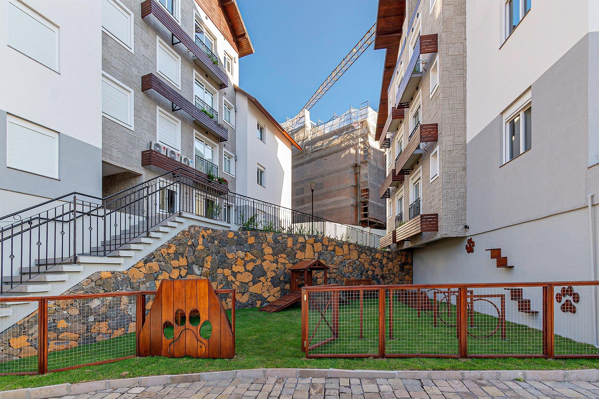 image-housing-carousel