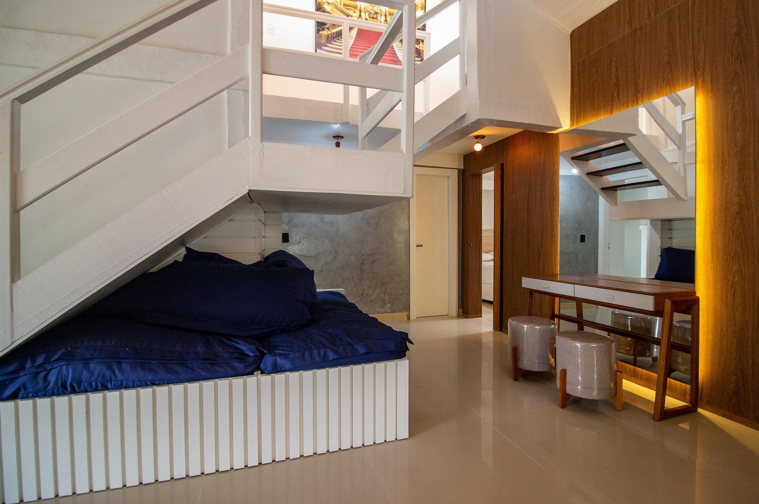 image-housing-carousel
