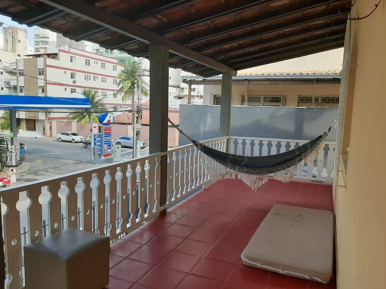 image-housing-carousel