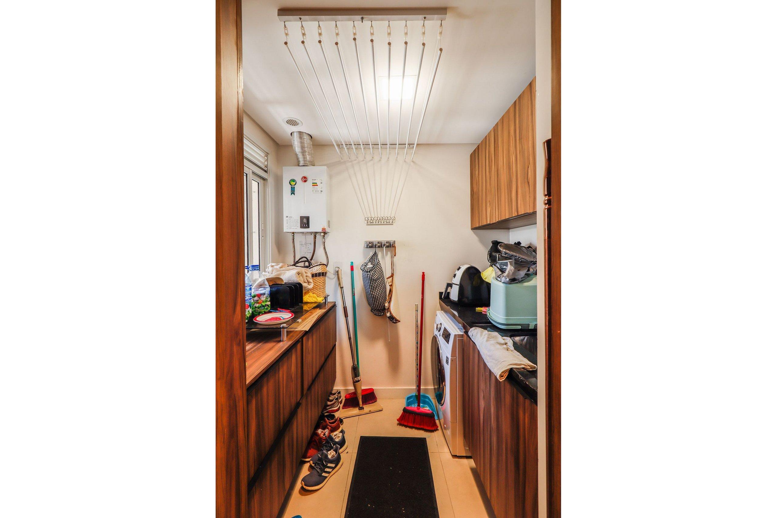image-housing-carousel