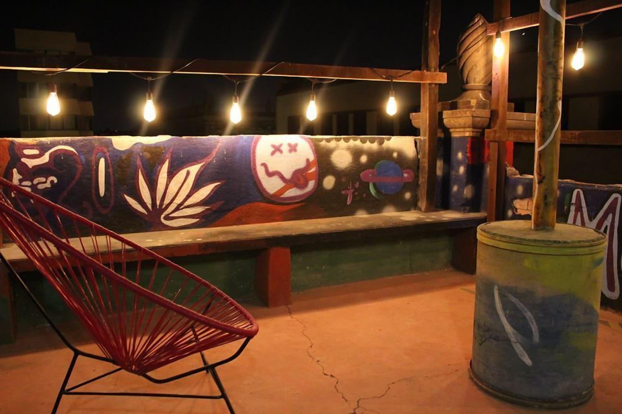 image-housing-carousel