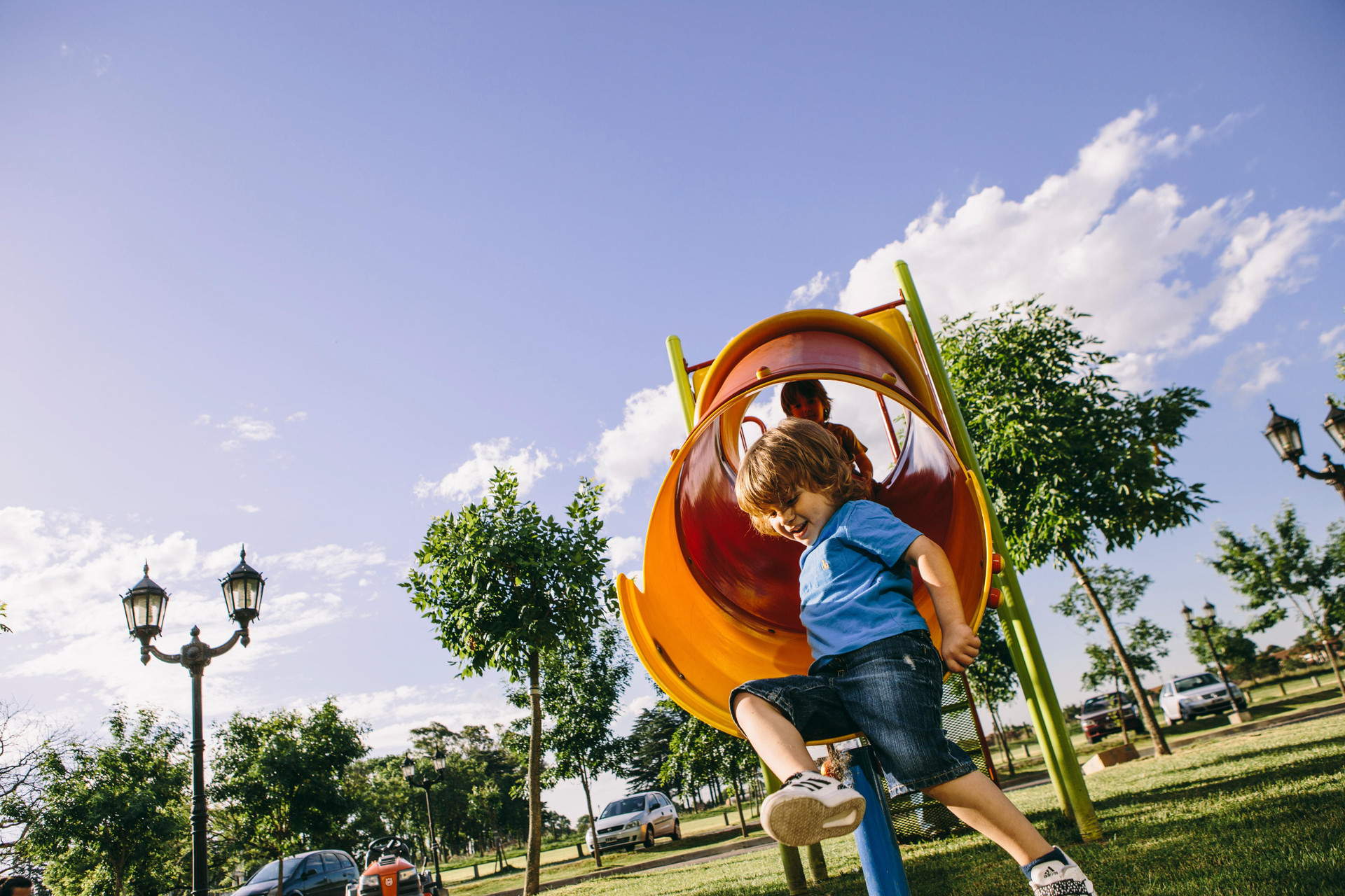 image-housing-carousel