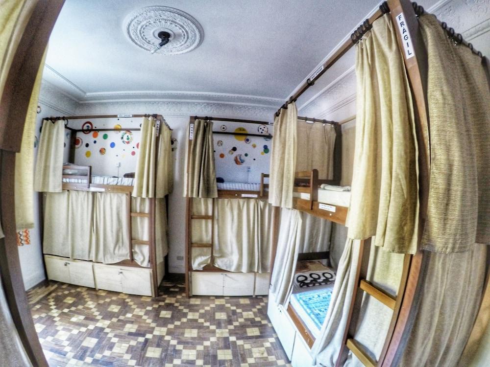 image-housing-carousel