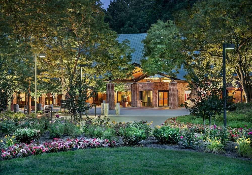 image-housing-carousel