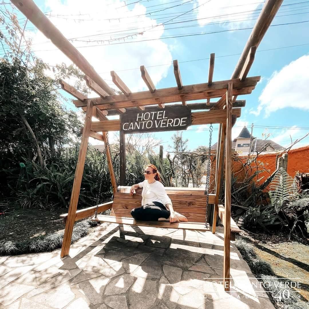 image-housing-carousel